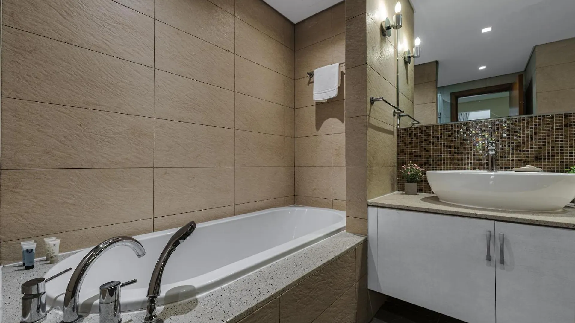 Marina Haven I Waterfront I Pool I Gym And Sauna Dubai United Arab Emirates